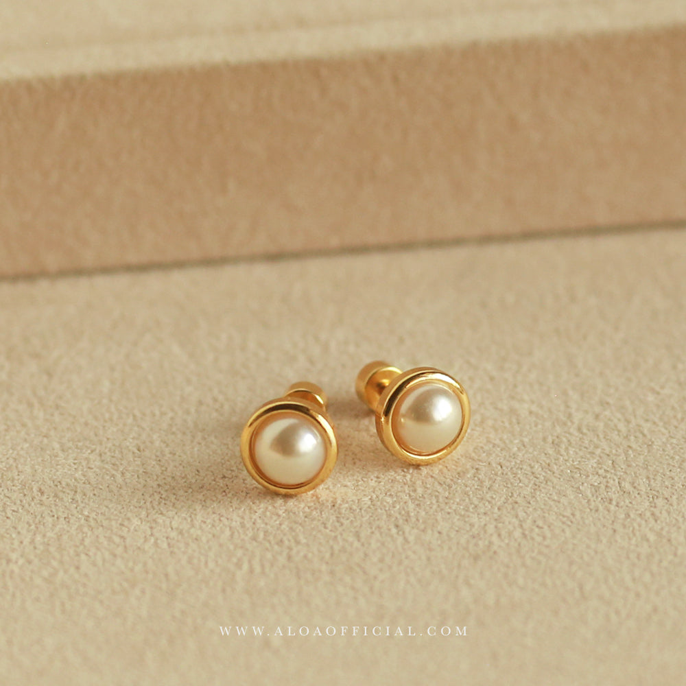 Pearl Screw-Back Studs