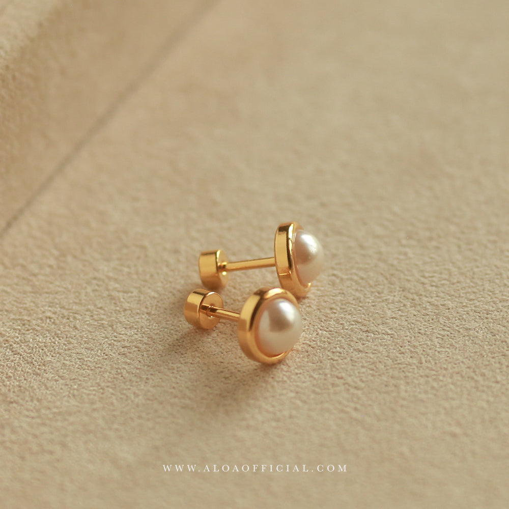 Pearl Screw-Back Studs