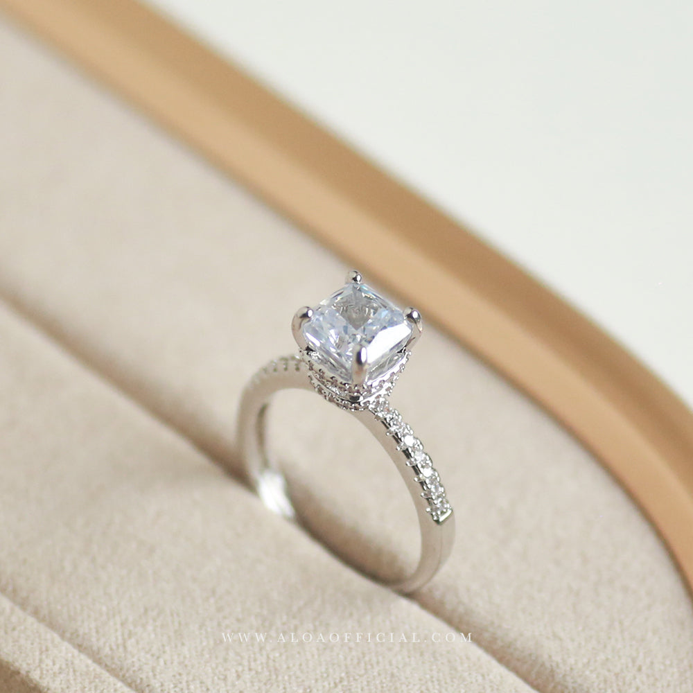 Light Icy Adjustable Ring