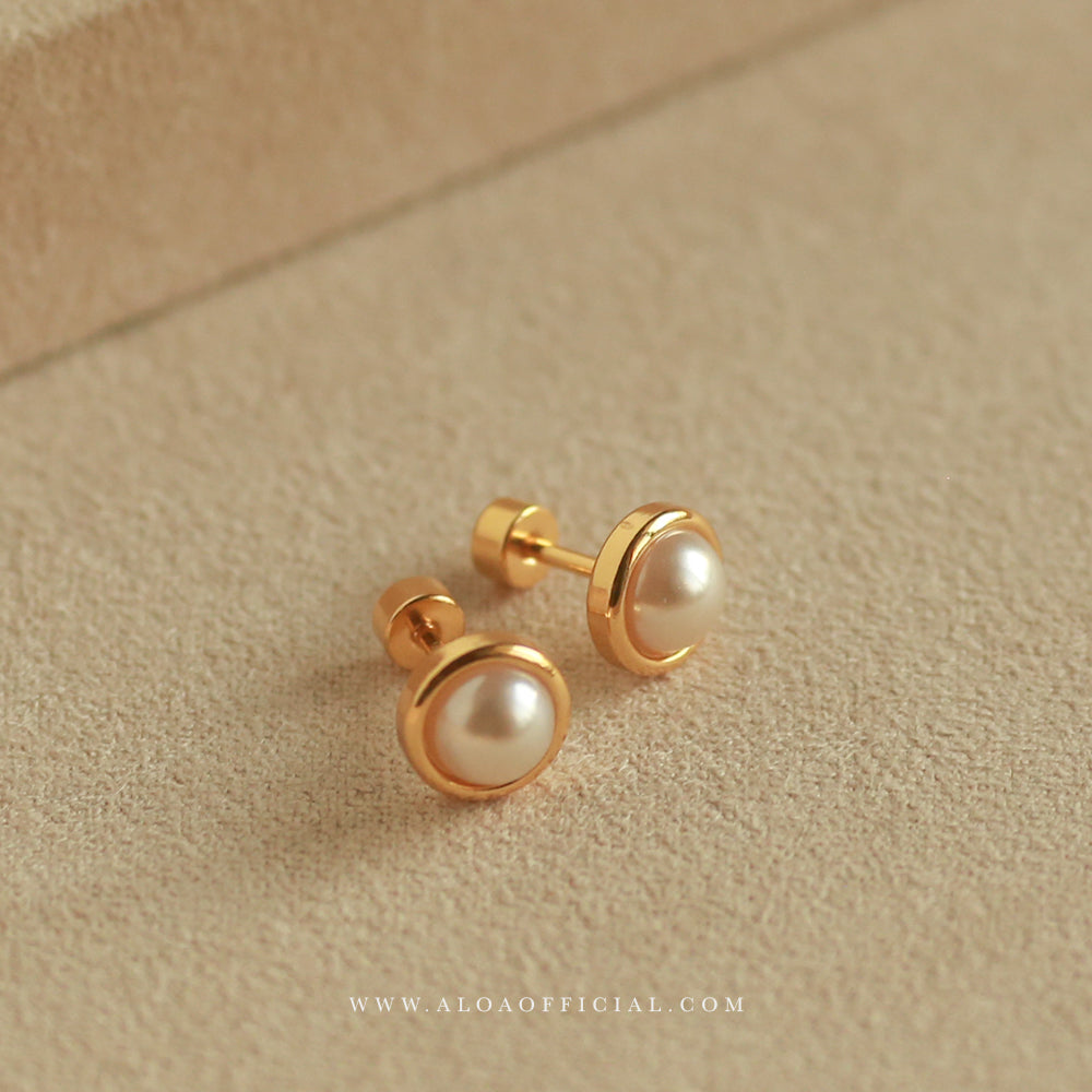 Pearl Screw-Back Studs