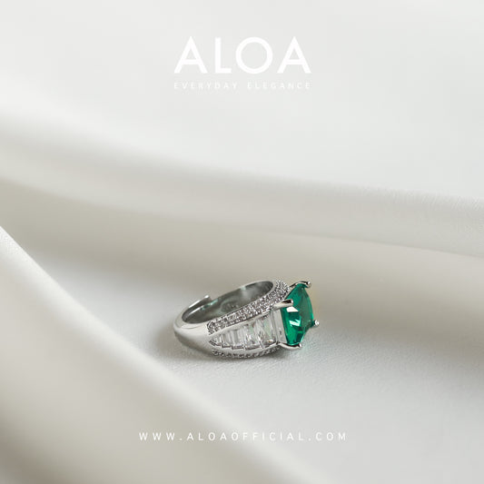 Emerald Elegance - Statement Ring