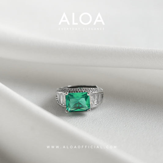 Emerald Elegance - Statement Ring