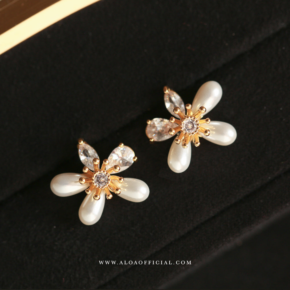 Blossom Glow Pearl Earrings