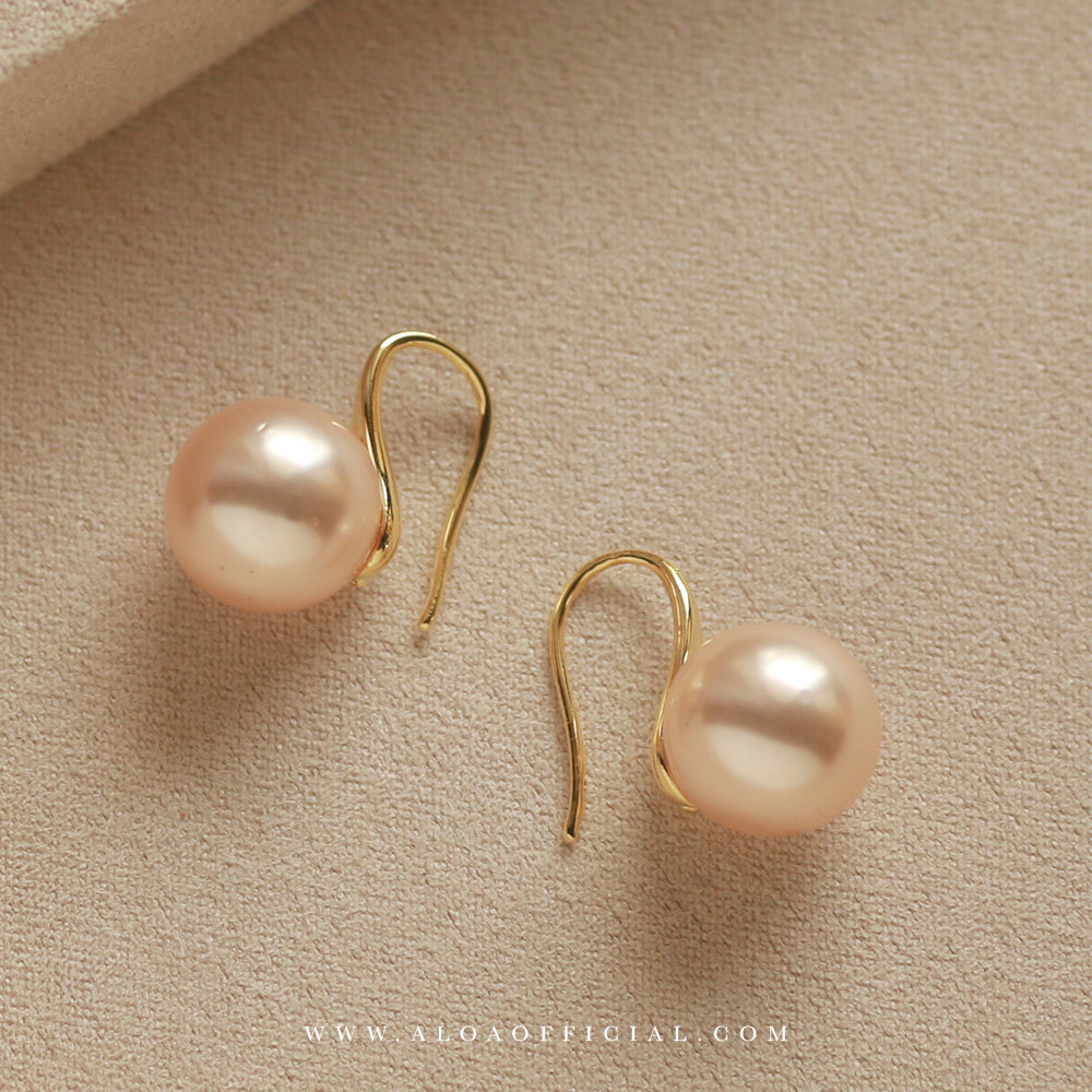 Elegant Venus Pearl Earring