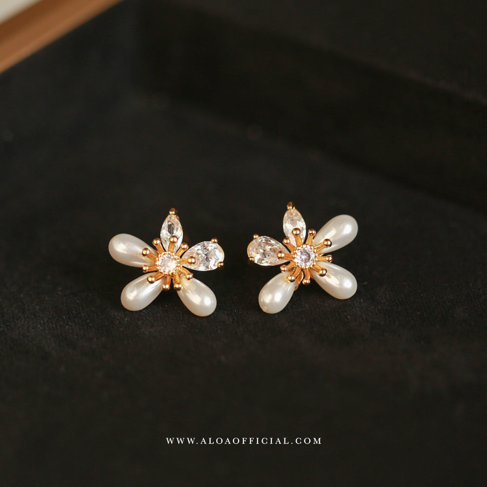 Blossom Glow Pearl Earrings