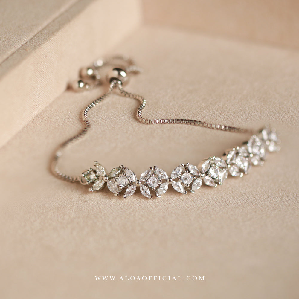 Blooming Sparkle Adjustable Bracelet