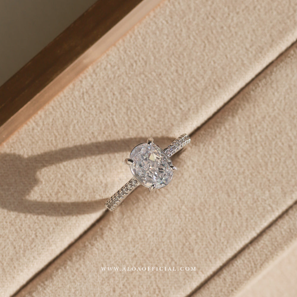Elaria Halo Ring